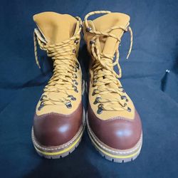 HIKING BOOTS MENS SIZE 8URBAN OUTFITTERS PREMIUM QUALITY