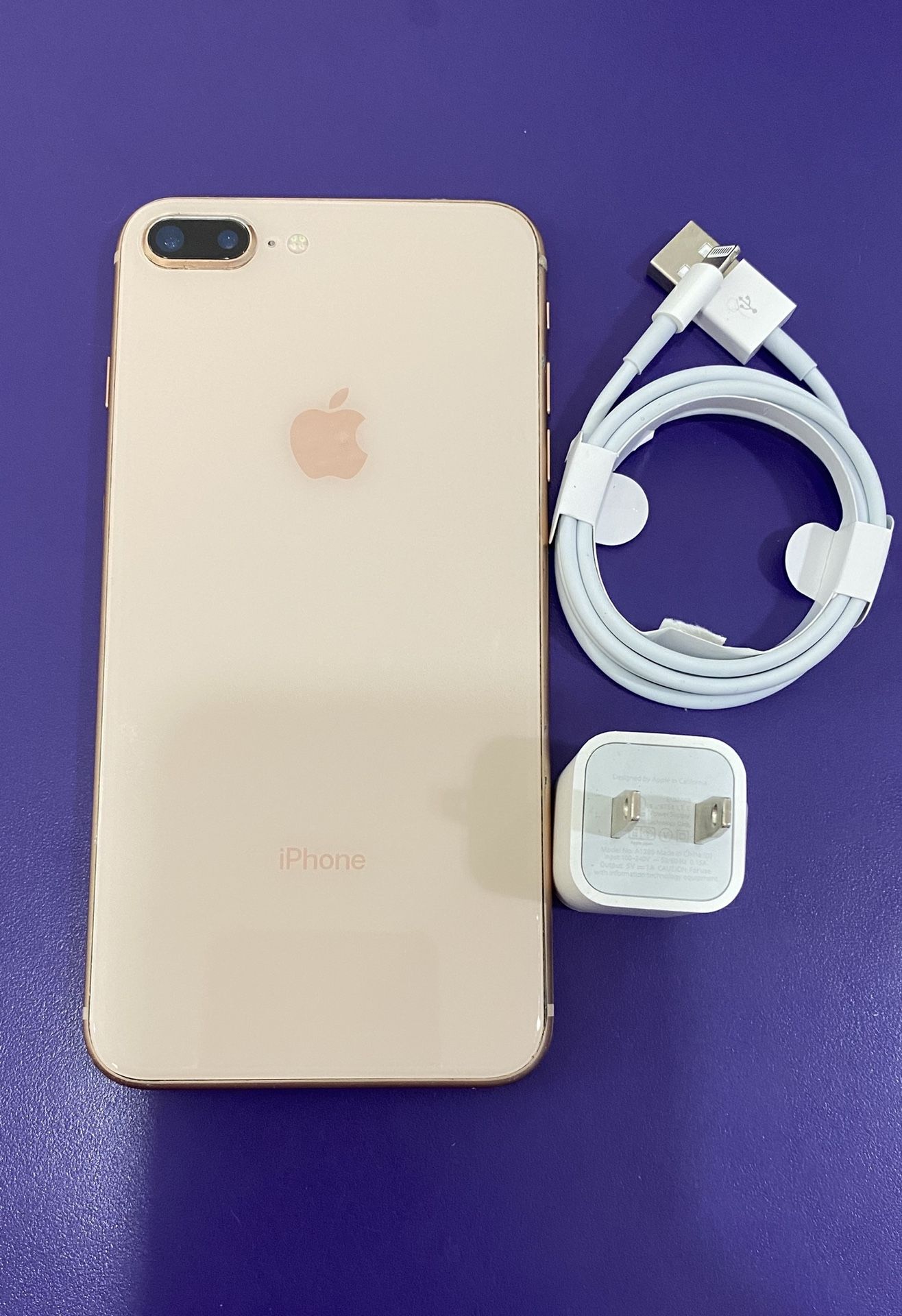 Factory unlocked apple iphone 8 plus 64 gb , store warranty