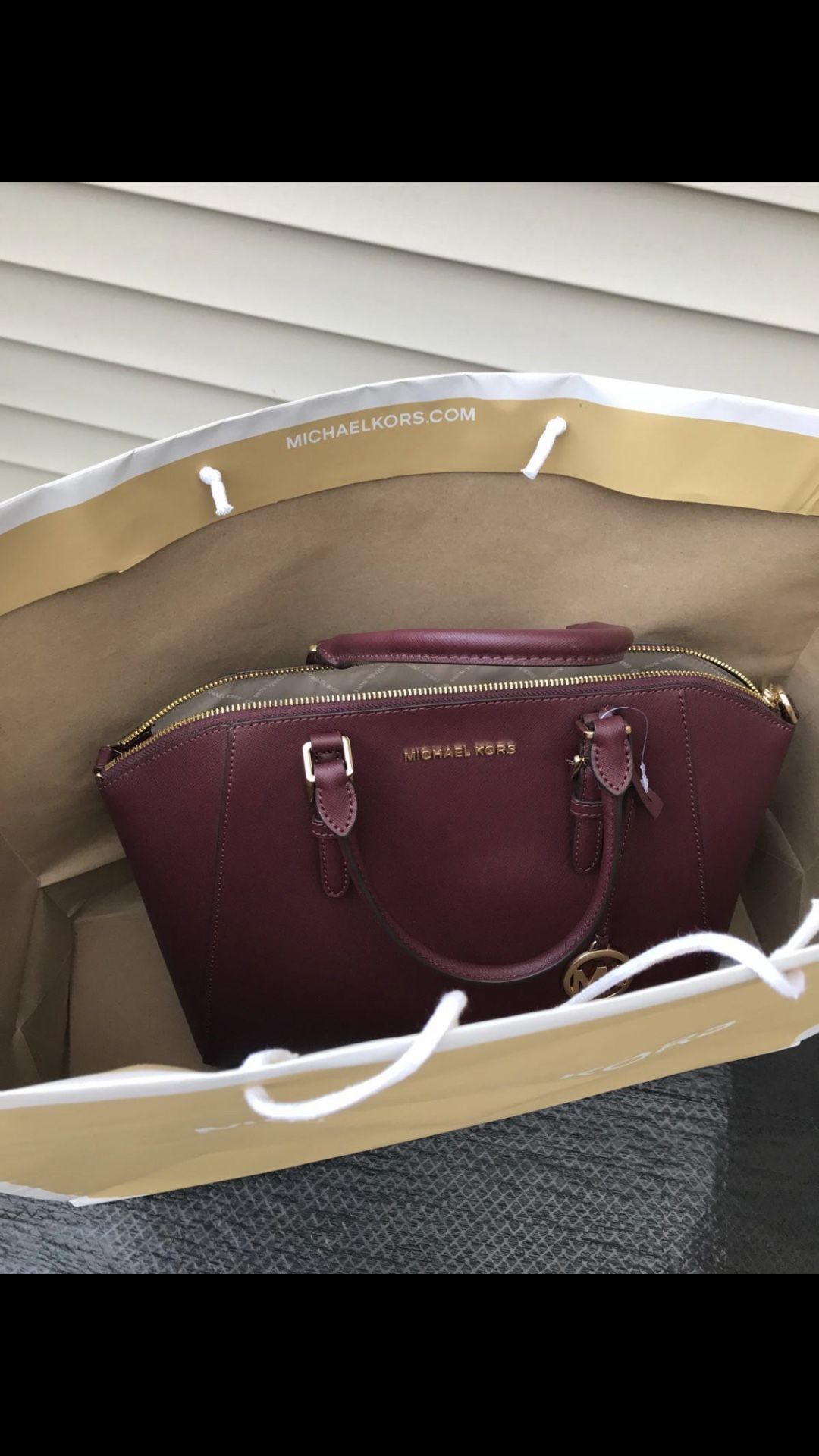 AUTHENTIC MICHAEL KORS HANDBAG FOR WOMEN 