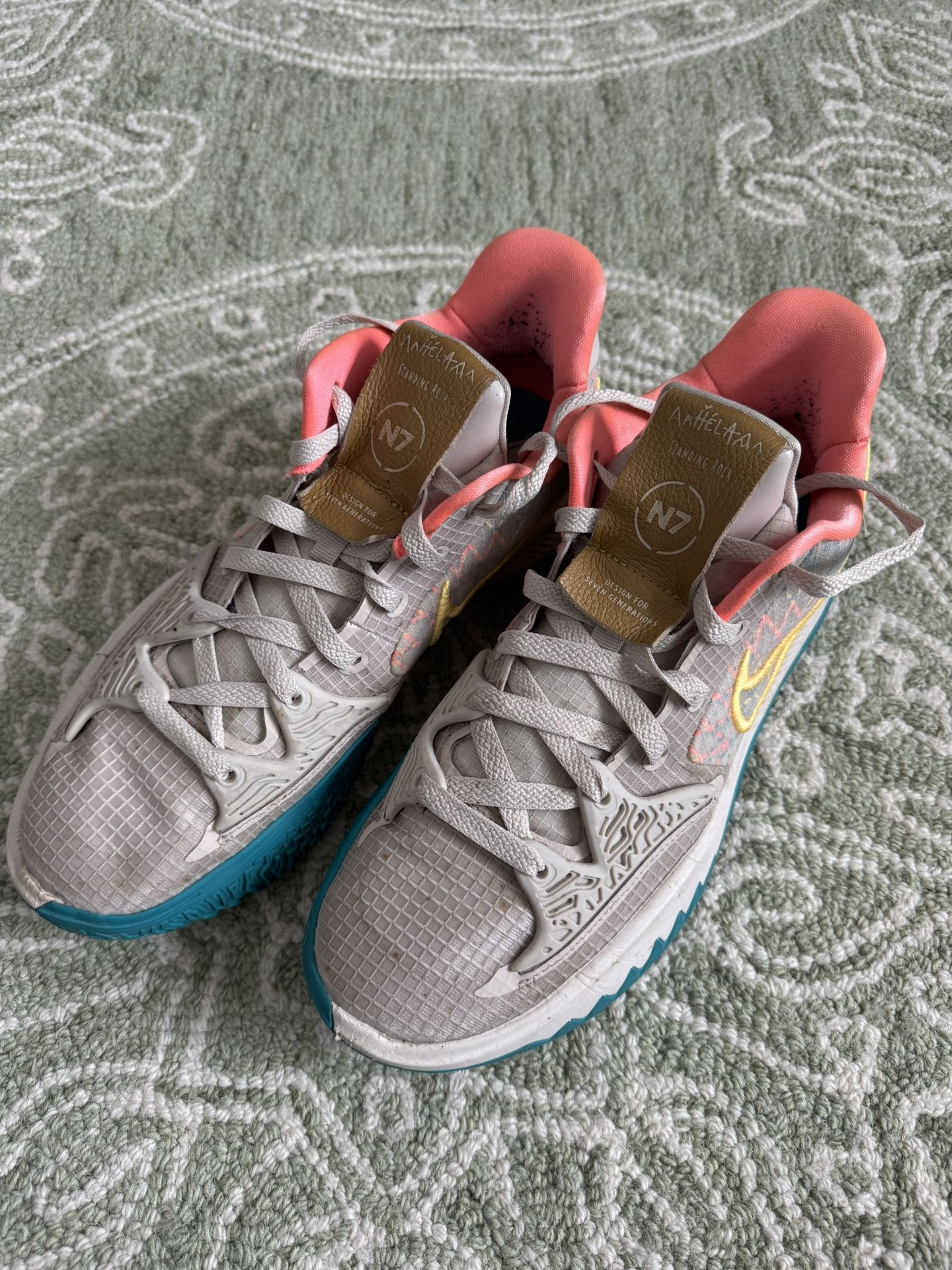 Nike Kyrie 4 Lows N7 Sz 10