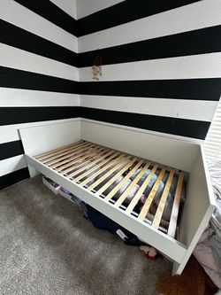 White Twin Daybed Frame w/ Wooden Slats & Mattress!