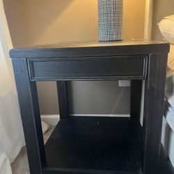MATCHING SET - End tables