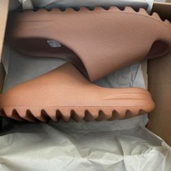 Yeezy Slides “Flax”