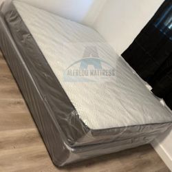 Queen mattress regular set with box spring ( 2pc brand new) 