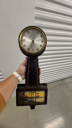 . Antique Gilbert Federal-Style Banjo Wall Clock Year: c. 1920s – 1930s Make / Brand: Wm. L. Gilbert Clock Co.