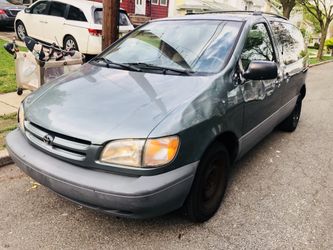 1998 Toyota Sienna le minivan