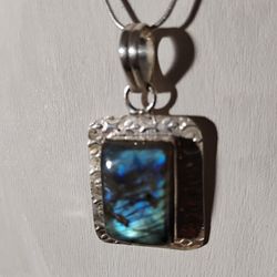 Artisan Labradorite Pendant & Chain