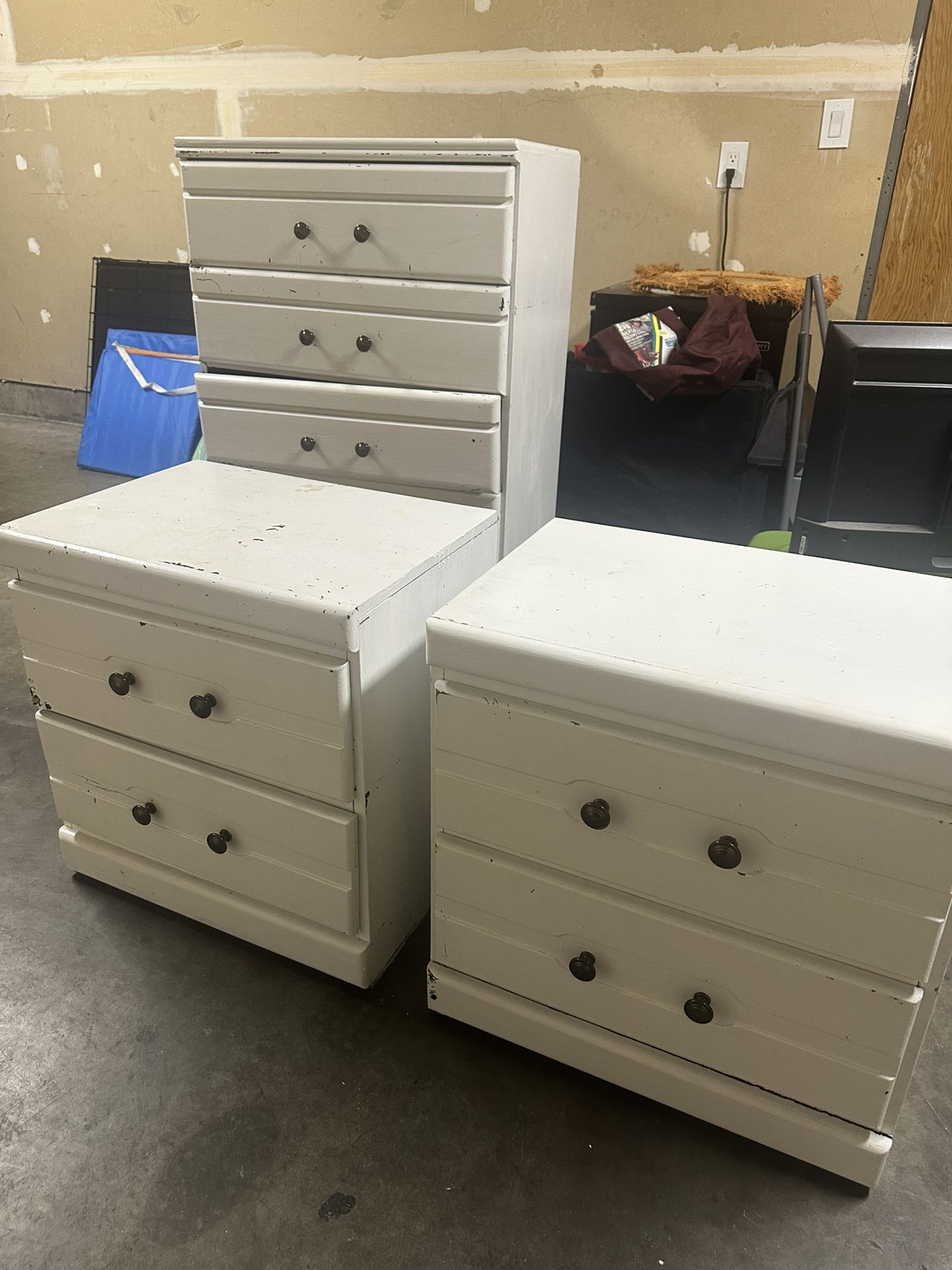 Dresser And End Table Set