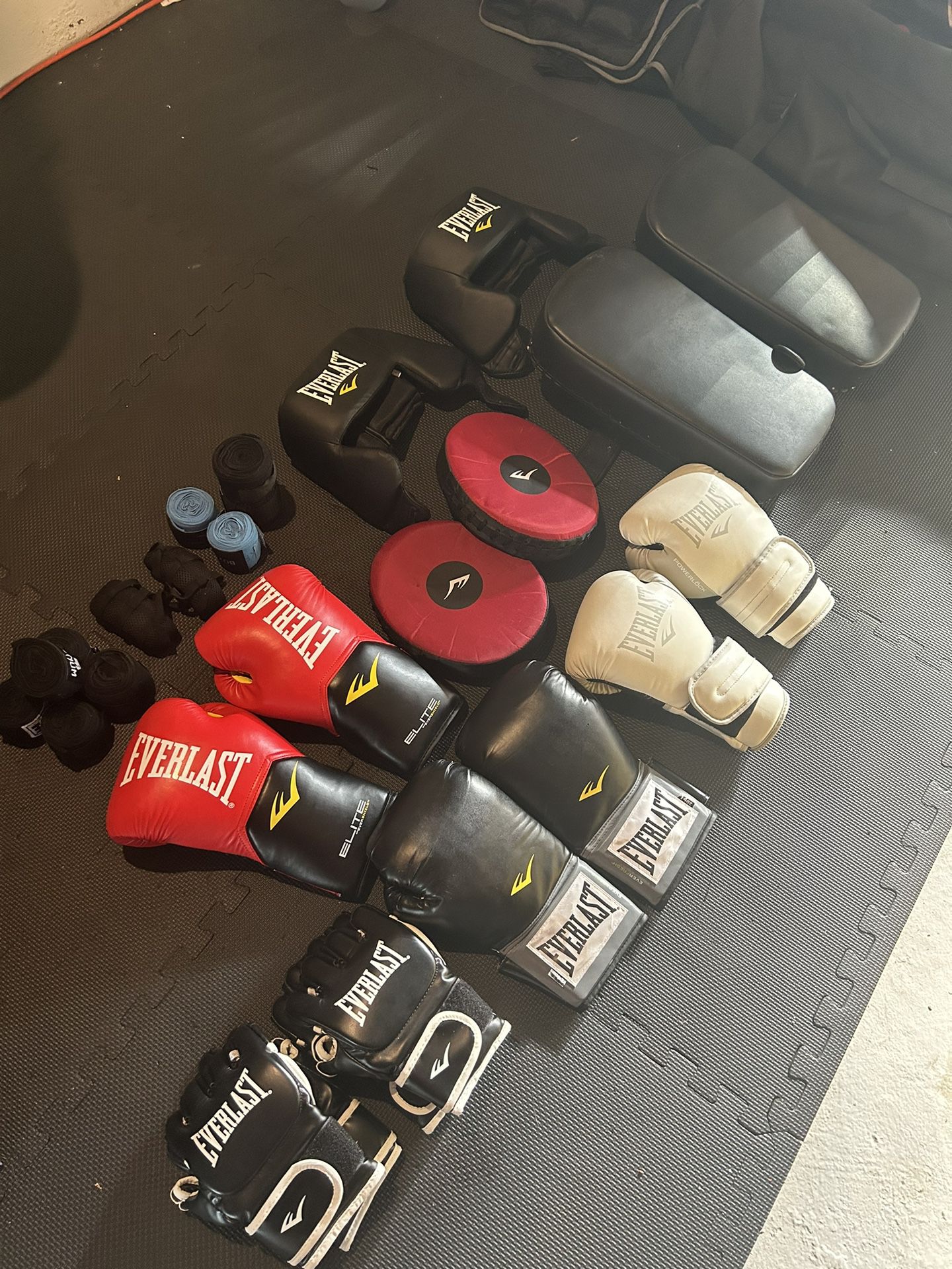 Boxing And MMA Set W/Heavy Bag And Speed Bag