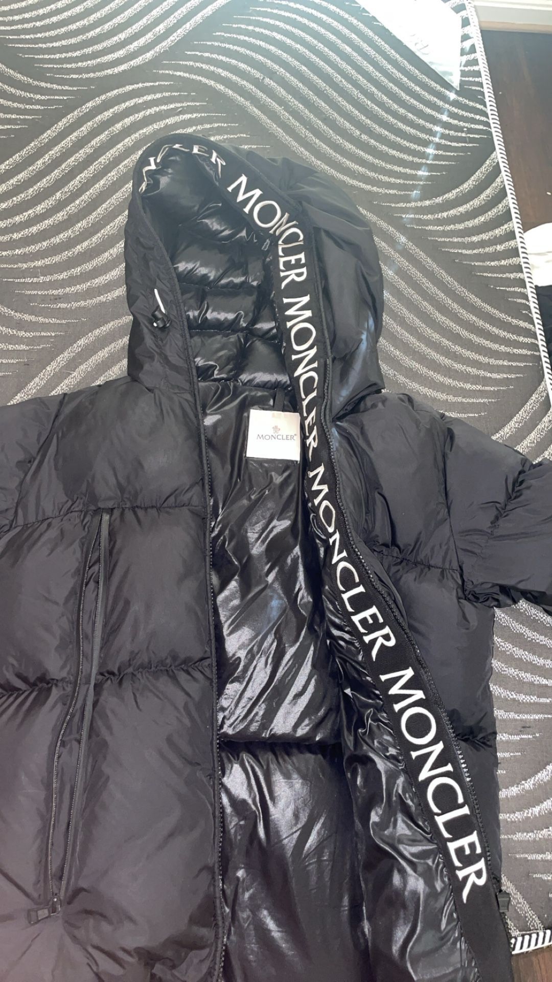 MONCLER PUFFER JACKET 
