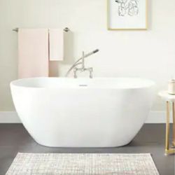 67 in Free Standing Acrylic Bathtub In White