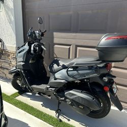 Scooter tank 150cc pocas millas 240 título limpio precio negociable .