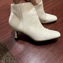Women’s Boots Size 7.1/2 