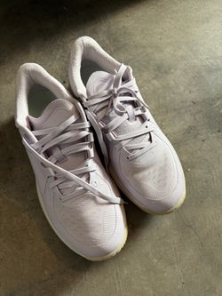 Lululemon women’s Light purple athletic sneakers