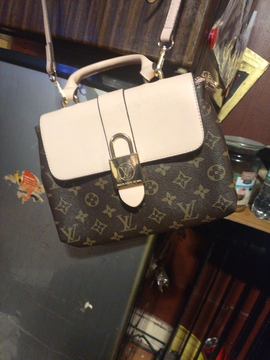 Loui Vuitton Lock Handbag Purse