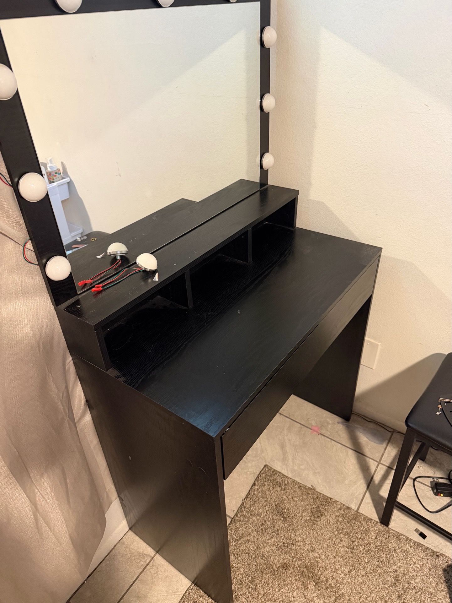 Makeup vanity