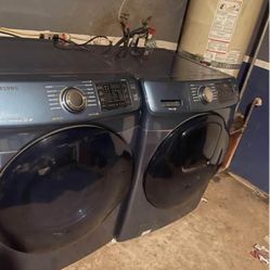 Washer and dryer both electric selling as set $600 obo  no lowballing