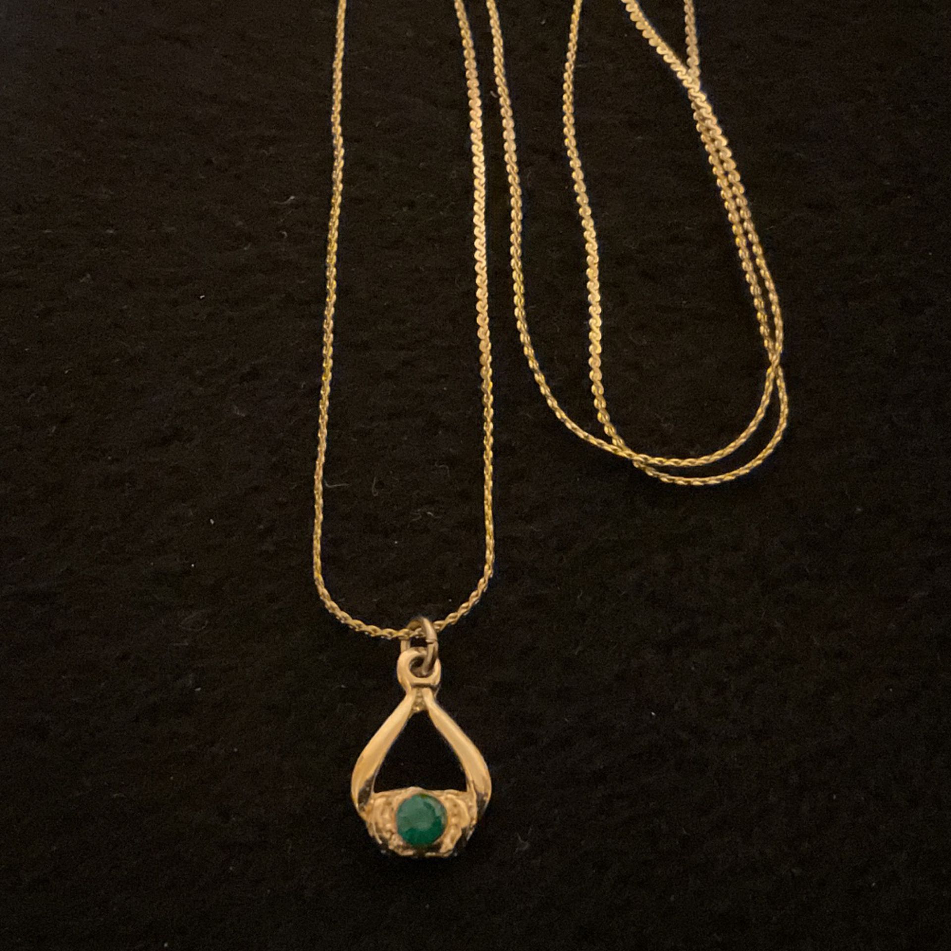 18” Goldtone Necklace And Pendant With Emerald Stone