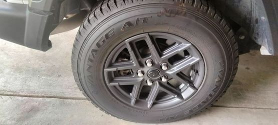 Vantage AT  LT 245/75r17
