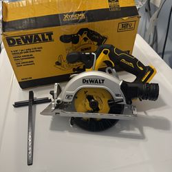 DEWALT XTREME 12-volt Circular saw 5-3/8-in Brushless Cordless (tool only)