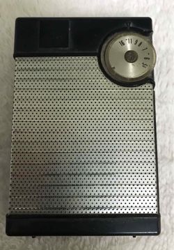 Vintage 1960’s General Electric AM Transistor Radio