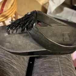Size 7 black Fit Flops 
