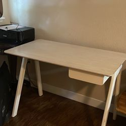Wood desk with wood grain design 
