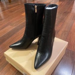 NEW Faux Croc Leather Black Booties - size 5