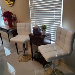2 White Bar Stools Brand New 