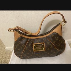 Louis Vuitton Travel Wallet for Sale in Downey, CA - OfferUp