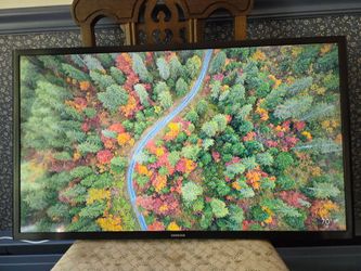 32" Samsung Smart TV (UN32J5205AF) – Works Great – No Stand