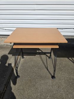 Computer Desk With Pull-Out Keyboard Tray – 31.5" x 23.5" Wood & Metal