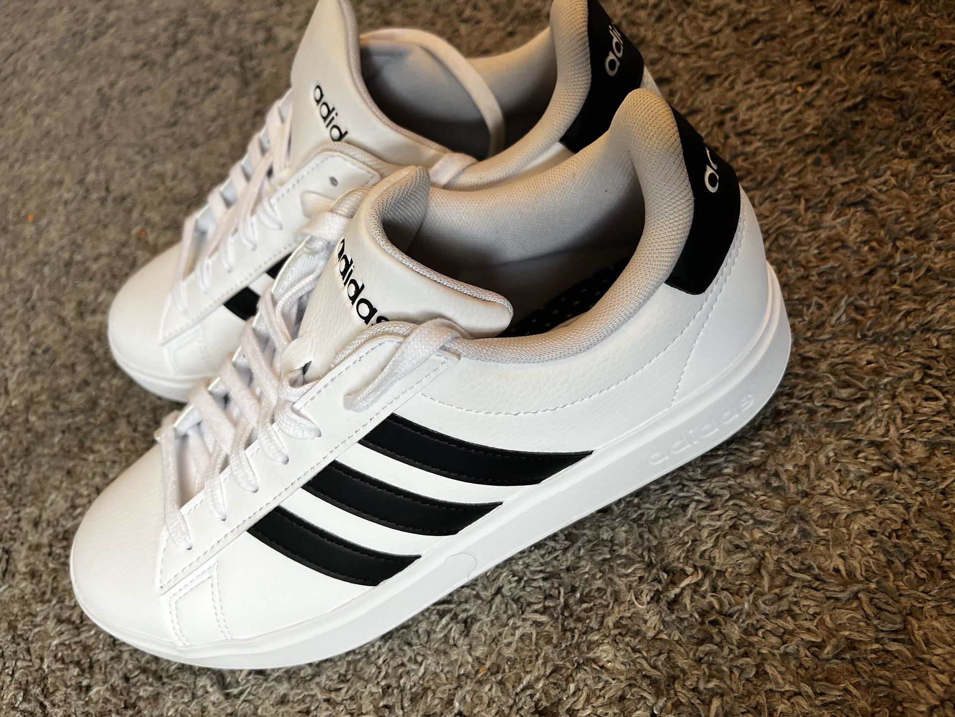 Adidas Women's Grand Court 2.0 sz 8
