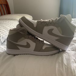 Jordan 1 Mid Linen 7.5