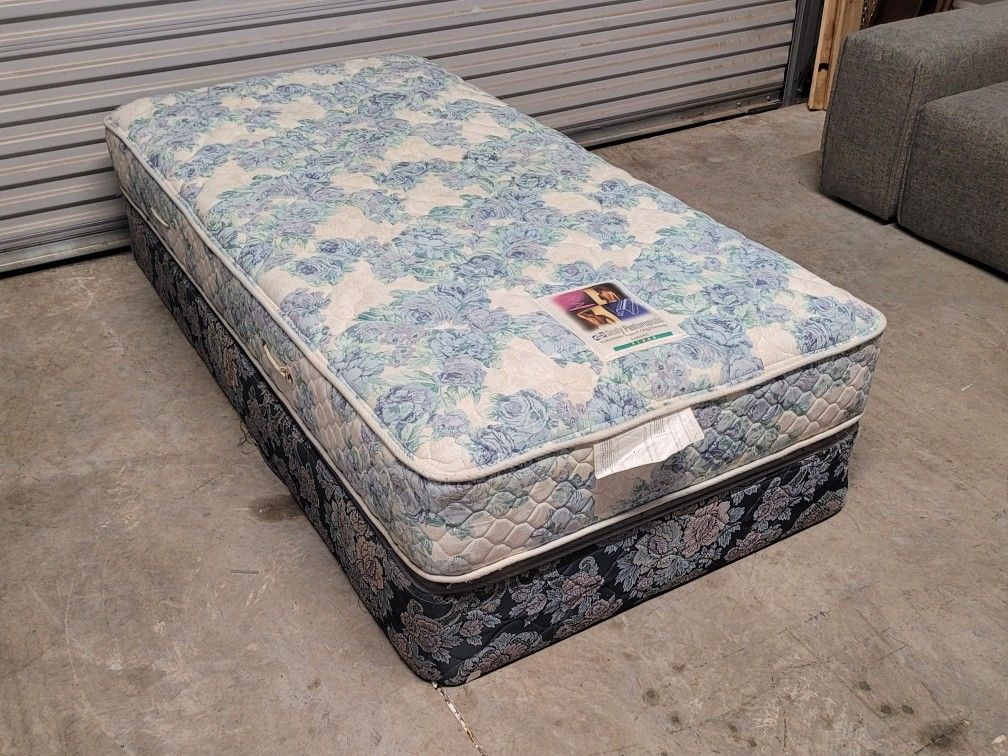 Floral Thick Twin Size Mattress/Box Spring for Sale in San Antonio, TX