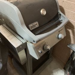 Weber Spirit Two 2 Burners E-210 BBQ Gas Grill Propane LP Asador Silver And Black 