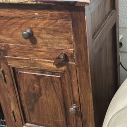 Mueble pequeño madera sólida 