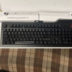 Daskeyboard 4 Ultimate  Blank Keyboard With blue Switches  