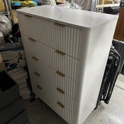5 Drawer Chest - New Condition 