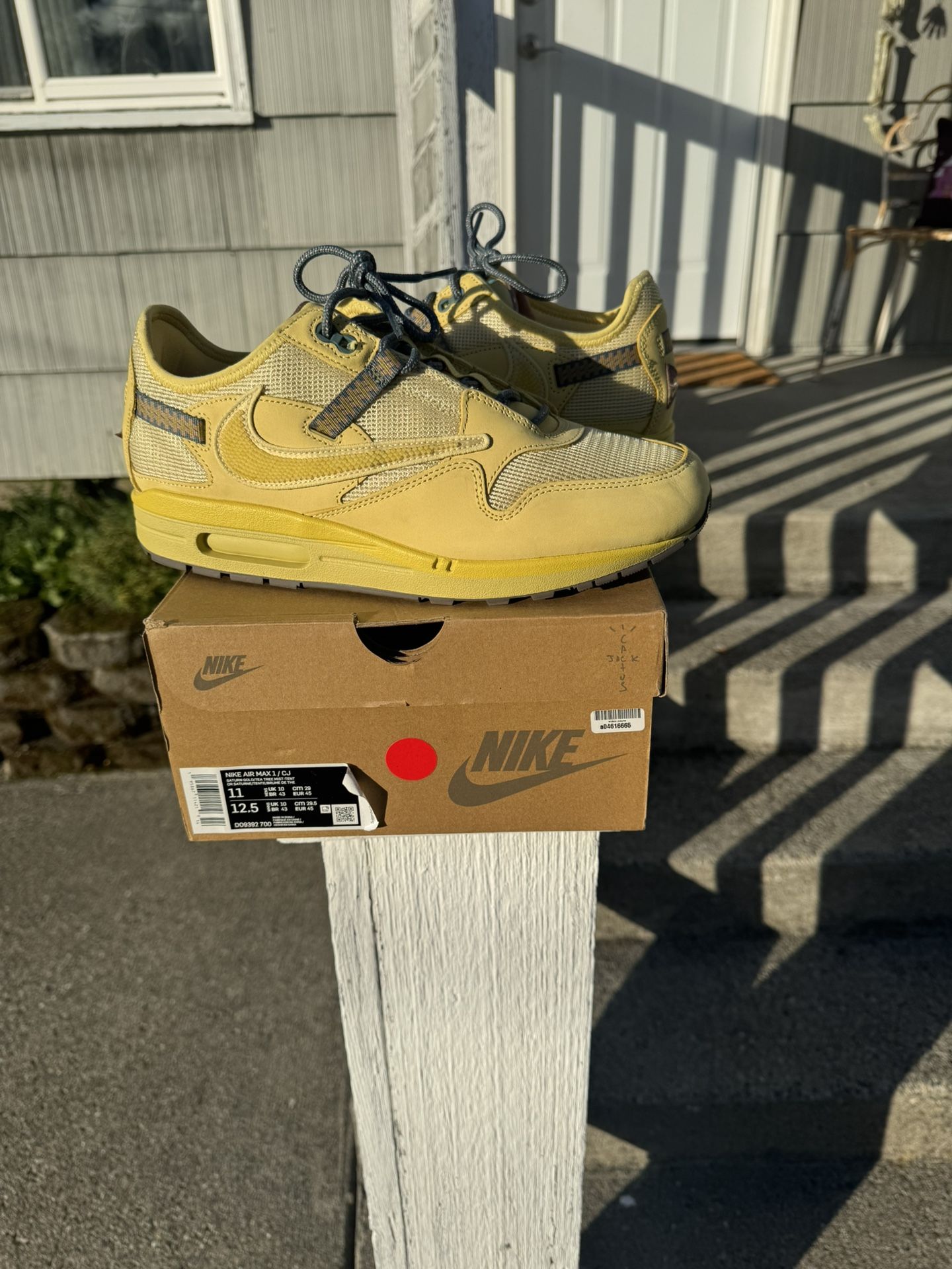 Travis Scott Saturn Gold Air Max