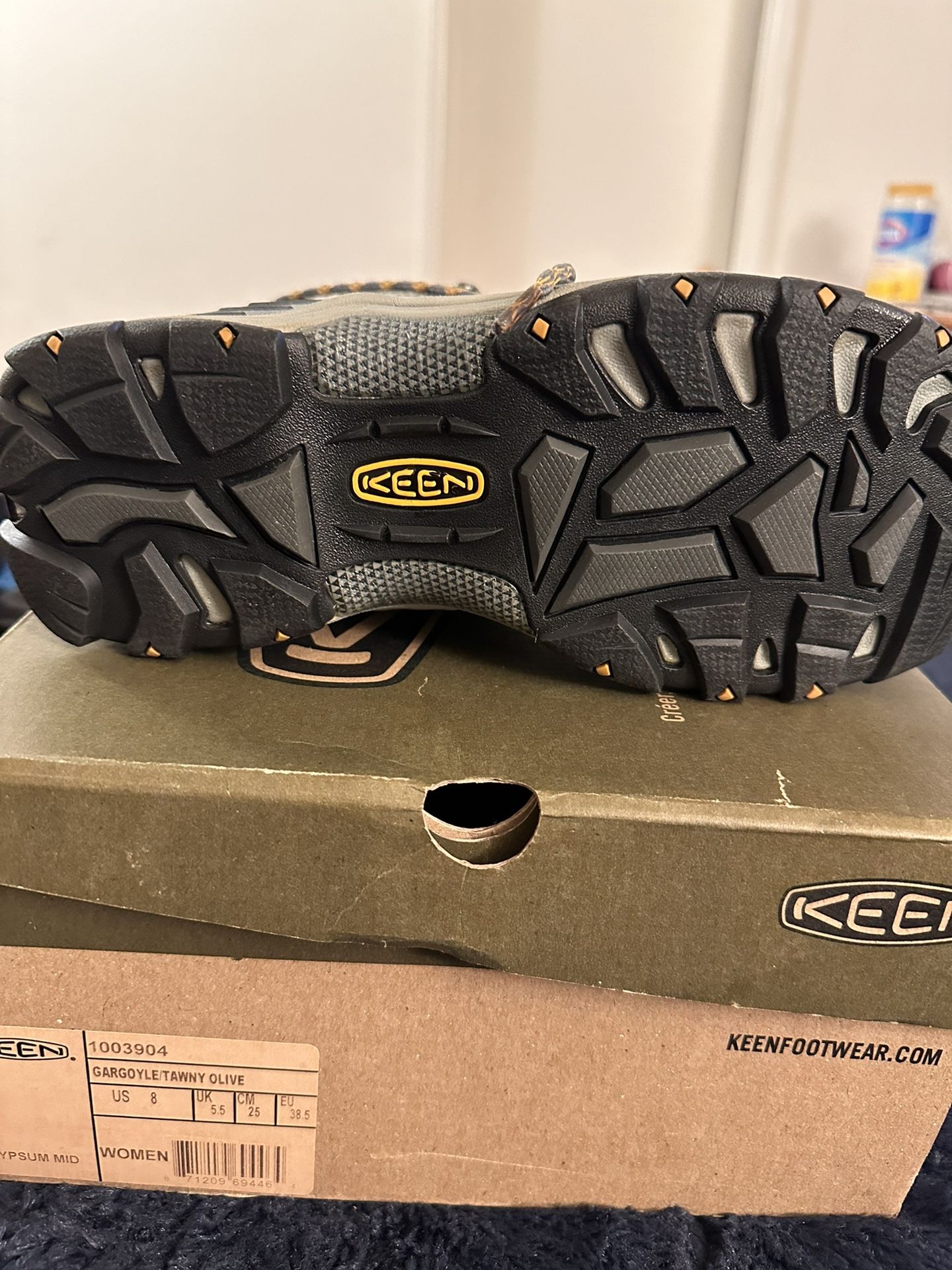 Keen New Boots For Women  Size 8