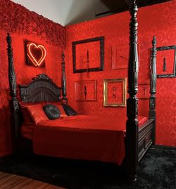 Gothic Four Poster Queen Bed – Luxury Statement Piece