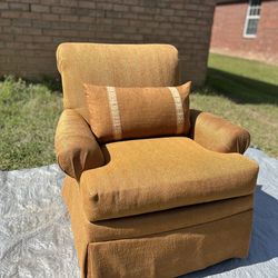 Burnt Orange Accent Chair🚨FREE DELIVERY🚨