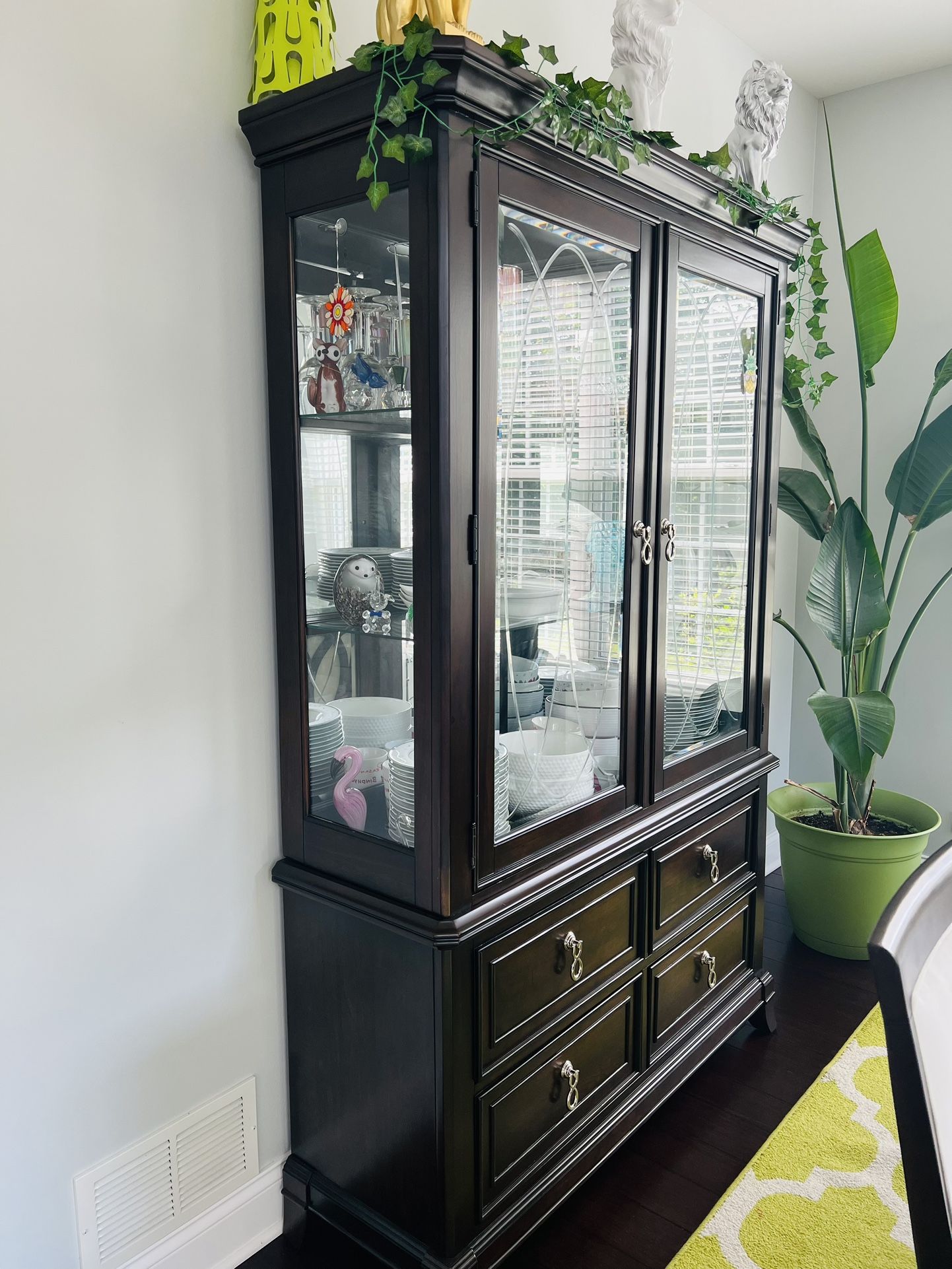 Dining room China Cabinet And Hutch