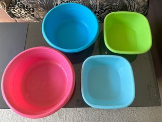 Used 4-Piece Plastic Wash Basin & Storage Tub Set