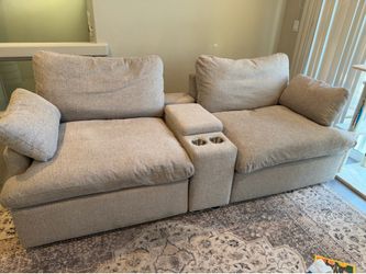 Living Spaces Electric recliner with Center Storage, excellent condition