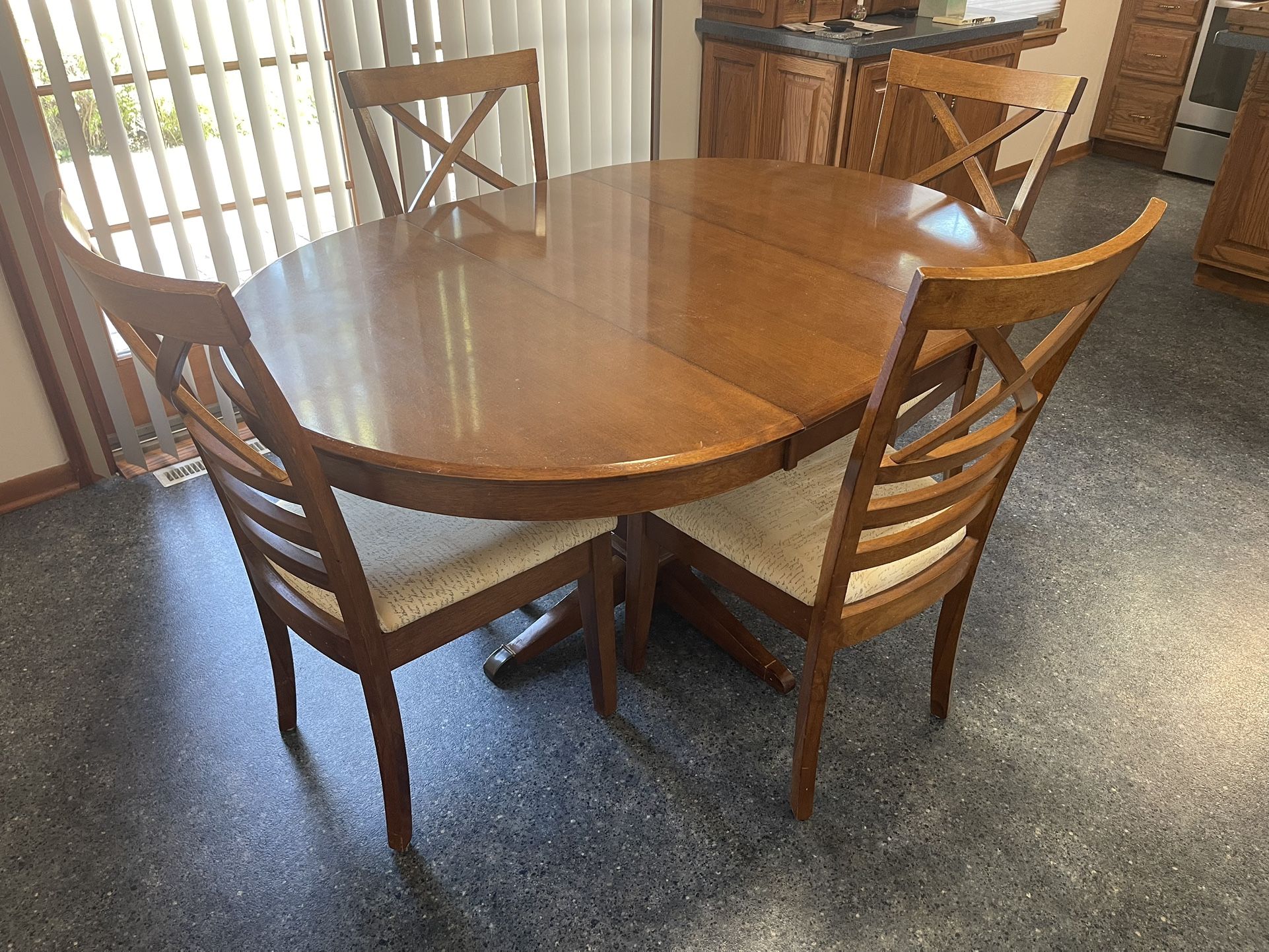 Kitchen Table Set/ Dinning Table With Chairs 