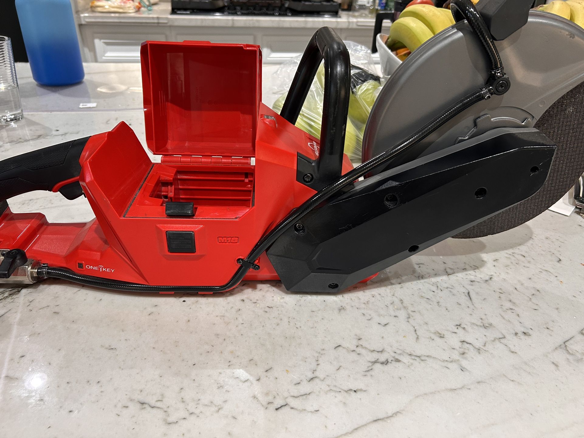 MILWAUKEE CUT OFF SAW