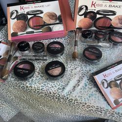 BEAUTIFUL  BRAND NEW LAURA GELLER BEAUTY INGENUITY KISS & BAKE UP 