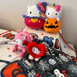 Hello Kitty 4 Plushies And 2 Throw Set